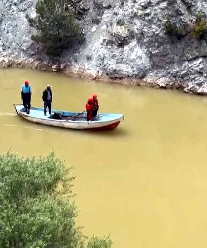 Balık tutarken nehre düştü