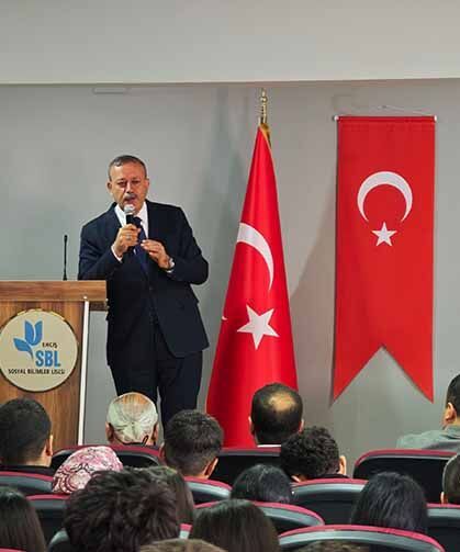 Rektör Elmastaş’tan Ercişli öğrencilerle kariyer planlaması söyleşisi
