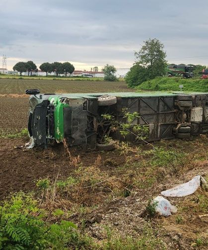 Tur otobüsü devrildi, 46 kişi yaralandı