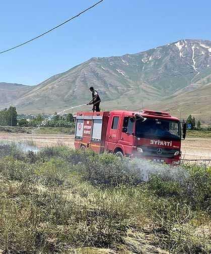 Van’da anız yangını