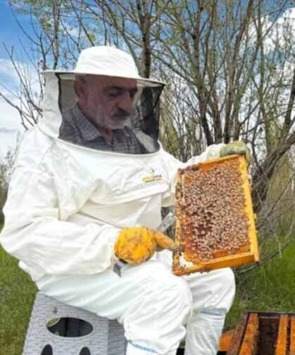 5 kovanla başladığı arıcılıkta 100 kovanı geçti