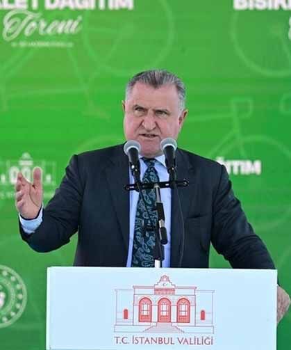 Bakan Bak: Gençlerle çok ciddi projeler gerçekleştiriyoruz