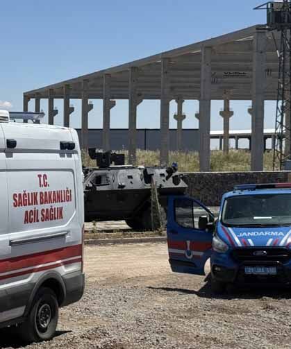 Yaklaşık 15 tonluk beton blok altında kaldılar: 1 ölü, 1 yaralı