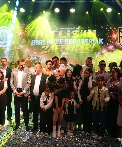 Bitlis Spor şampiyonluğu taraftarlarıyla kutladı