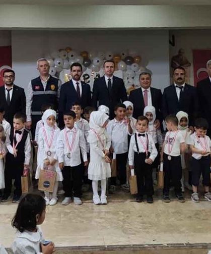 Vanlı miniklerden mezuniyet coşkusu