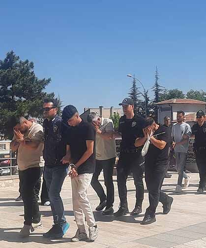 Van ve 52 adrese eş zamanlı operasyon!