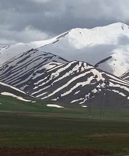 Van'daki karlı dağlar 'Zebra' desenine büründü