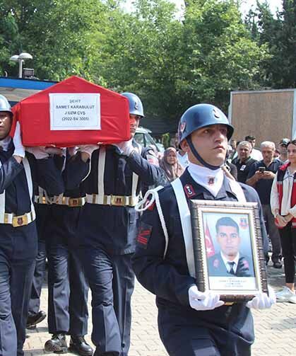 Van'da kaza sonucu şehit olan uzman çavuş son yolculuğuna uğurlandı