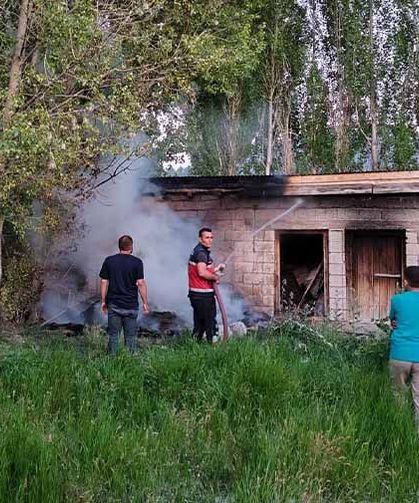 Van'da odunluk yangını