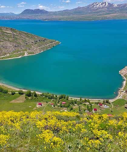 Van Gölü'nün kıyısındaki turizm cenneti