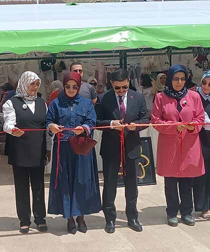 Özalp Halk Eğitim Merkezi Müdürlüğünün yılsonu sergisi ilgi gördü