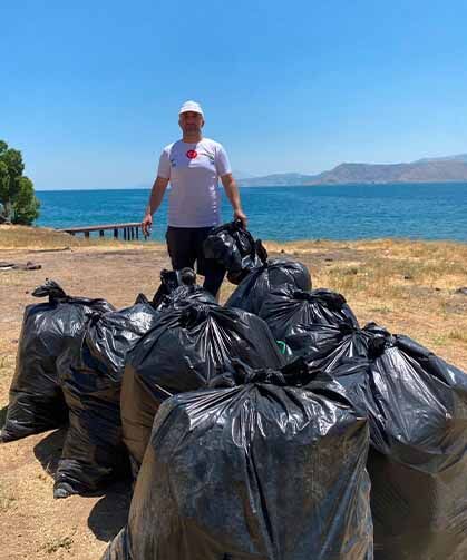 Van Gölü kıyısında 15 Temmuz temizliği
