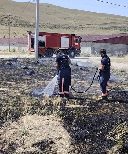 Van'da ot yangını paniği!