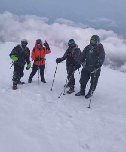 Van Gölü aktivistleri Ağrı Dağı'na tırmandı