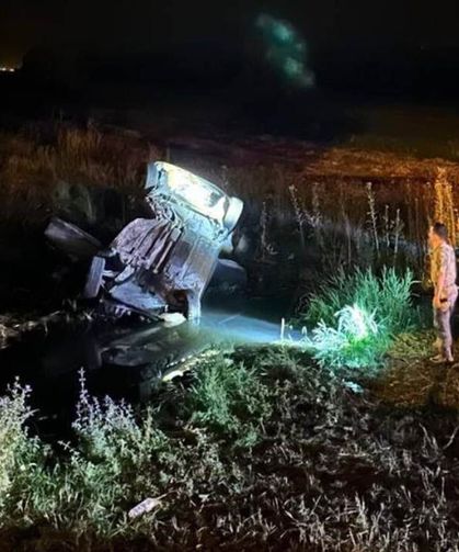 Bitlis'te otomobil su kanalına uçtu