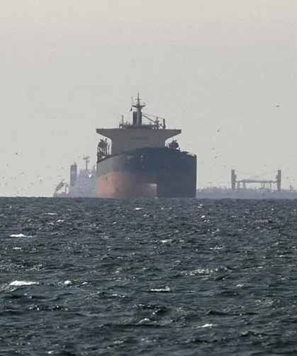 Umman açıklarında petrol tankeri vuruldu