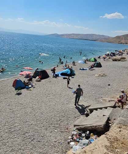 Van Gölü plajları tıklım tıklım