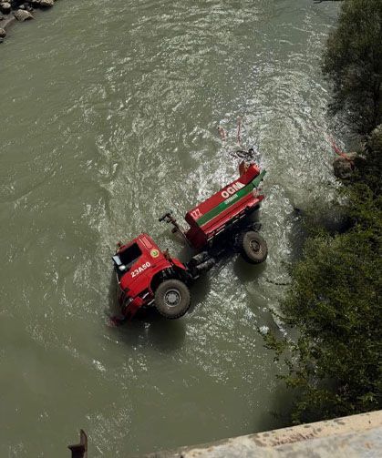 Orman yangınına giden arazöz Zap Suyu’na uçtu: 3 yaralı