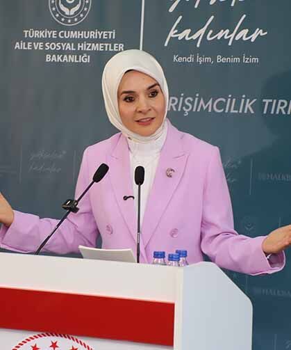 Bakan Göktaş, Hakkari'de kadınlarla buluştu
