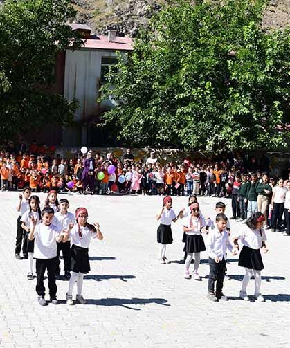 Çatak’ta İlköğretim Haftası kutlandı