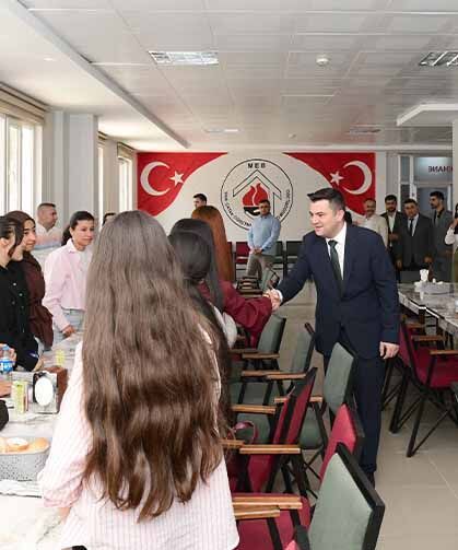 Çatak’ta dereceye giren öğrenciler ödüllendirildi