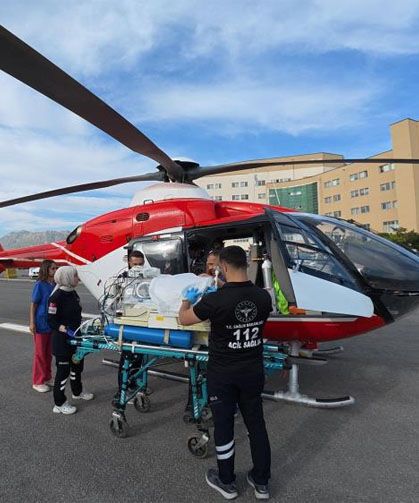 Bir günlük bebek, helikopter ambulansla Van’a sevk edildi
