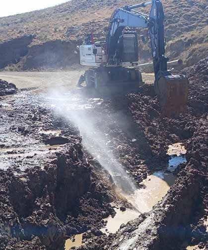 Hakkari’de 3 bin 500 rakımda su hattı için zorlu çalışma