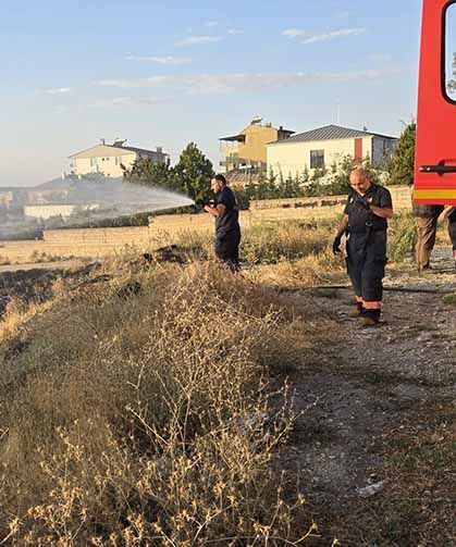 Van'da örtü üstü yangını
