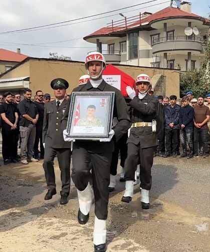 Yüksekova'nın şehidi gözyaşları arasında toprağa verildi