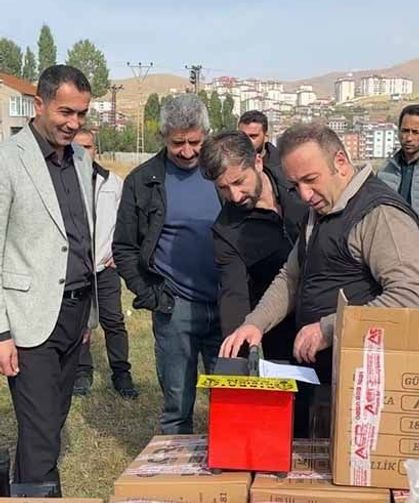 Yüksekova'da arılar elektrikli çitle koruma altında