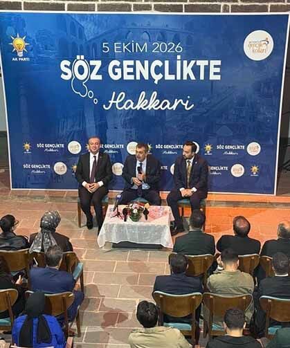Bakan Tekin gençlerle buluştu