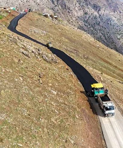 Büyükşehir Belediyesi’nden Çatak’ta sıcak asfalt çalışması