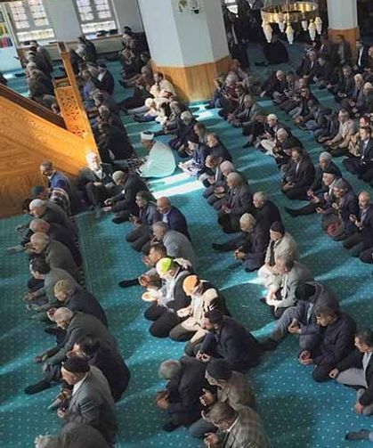 Van depreminde yaşamını yitirenler anıldı