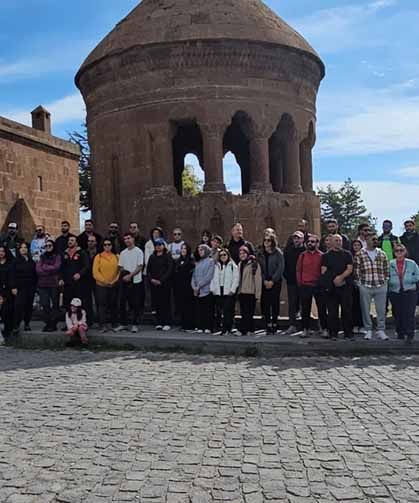 Doğaseverler Ahlat’ın tarihi ve doğal güzelliklerini keşfetti