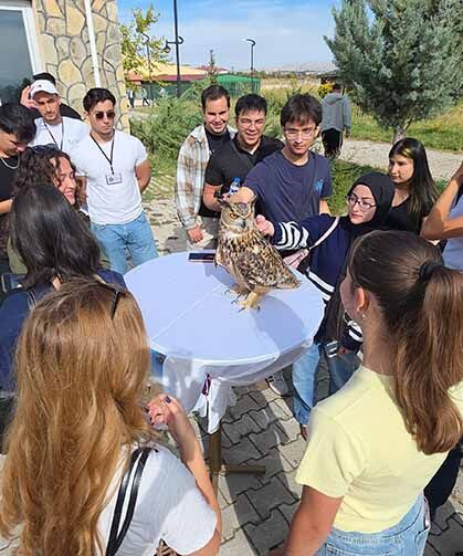 Van YYÜ'de 'Dünya Göçmen Kuşlar Günü'nde anlamlı etkinlik