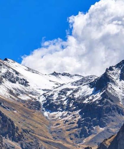 Hakkari'nin dağlarına sezonun ilk karı yağdı