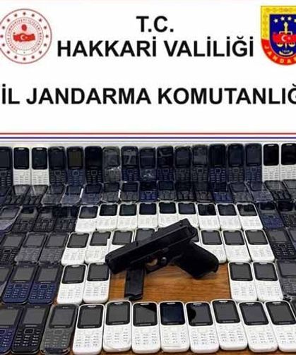 Hakkari’de 142 kaçak cep telefonu ele geçirildi