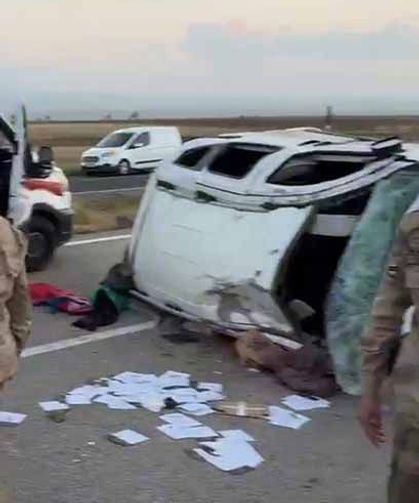 Feci kaza: 7 kişinin bulunduğu araç takla attı