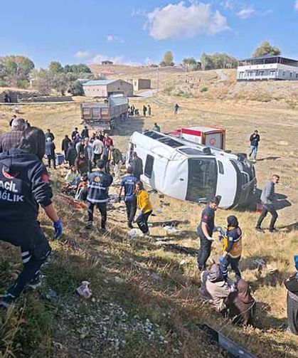Van'daki feci kazada polis memuru hayatını kaybetti
