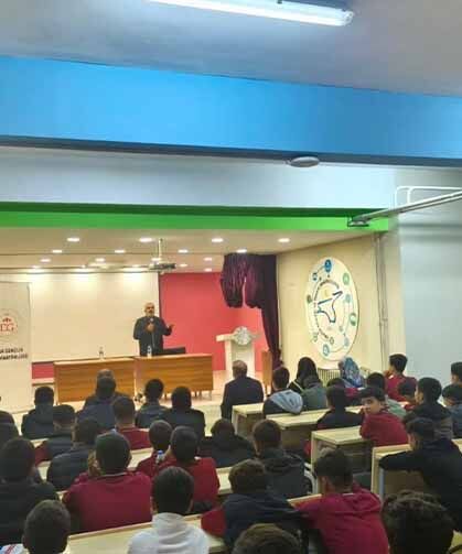 Van’da liseli gençlere yönelik konferans düzenlendi