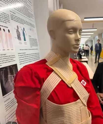 Üniversite öğrencilerden omurga sağlığı için akıllı korse