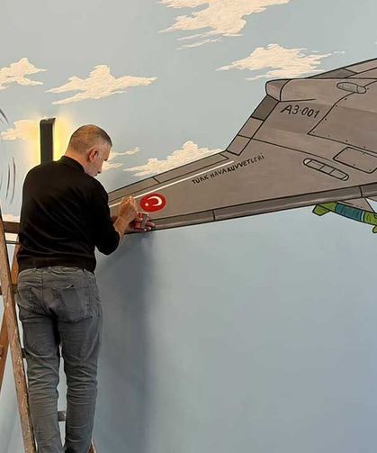 35 yıllık ressam, çocuklar için çiziyor