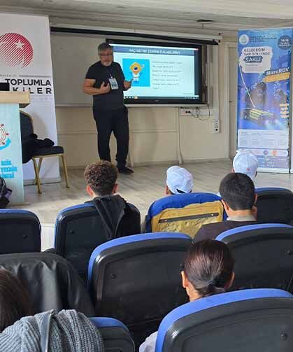 Van Gölü'nün gizemini keşfedecek gençlerin su altı yolculuğu başladı