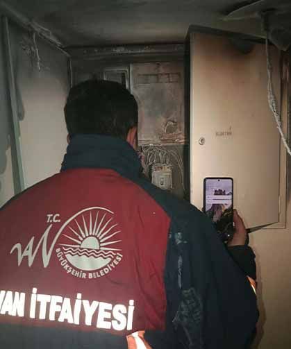 Van'da otelde çıkan yangın paniğe neden oldu