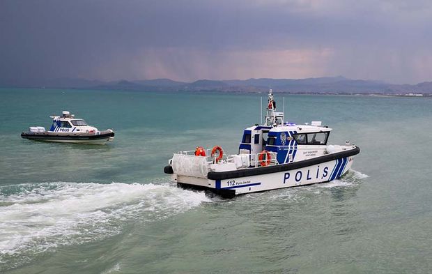 "Van Denizi"nin cankurtaranı polisler