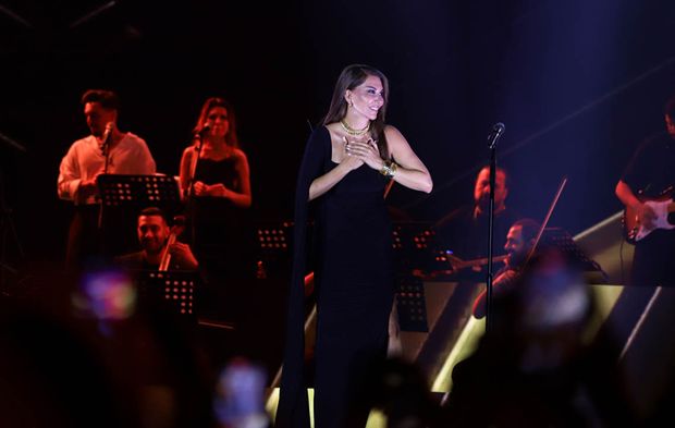 Van'da Ebru Yaşar konseri