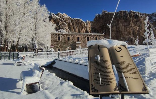 Van'da gece yağan kar görsel şölen oluşturdu