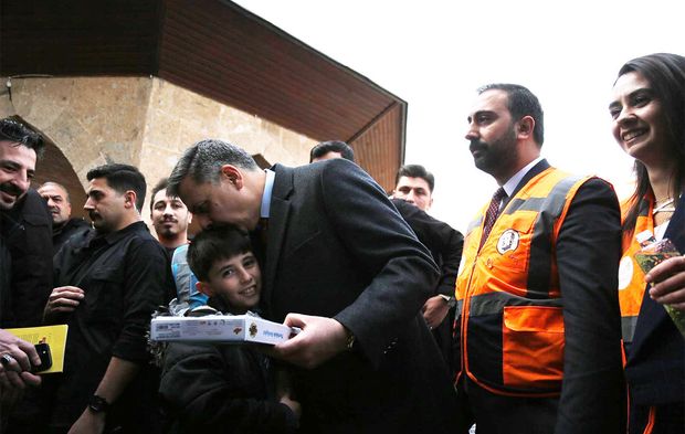 Bakan Çiftçi Vanlılarla bayramlaştı