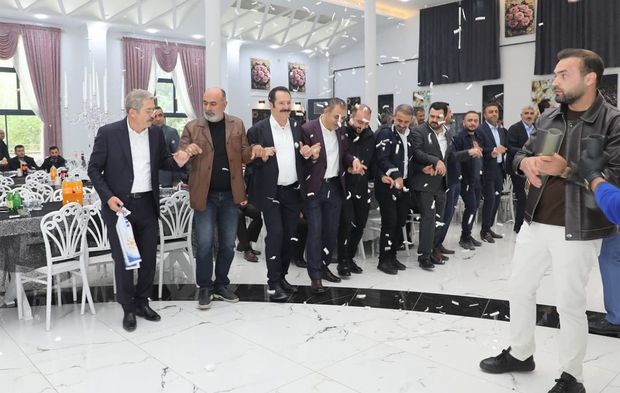 Necdet Takva ve ekibi seçim sonucunu kutladı