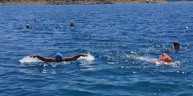 1. Van Denizi Yüzme Festivali'nin son etkinliği Nemrut Krater Gölü'nde yapıldı